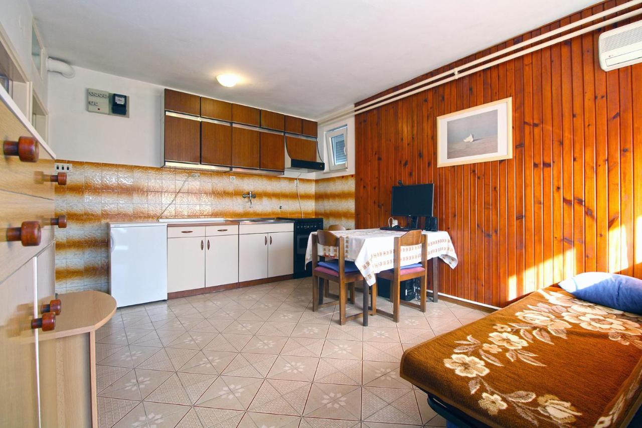 Apartments Valerija 847 Пула Екстериор снимка